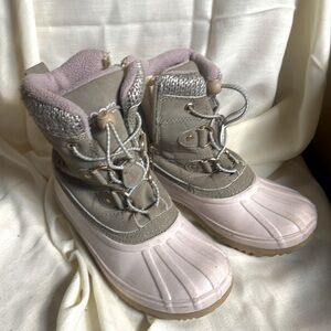 Very good condition Girls snow boots size 3.